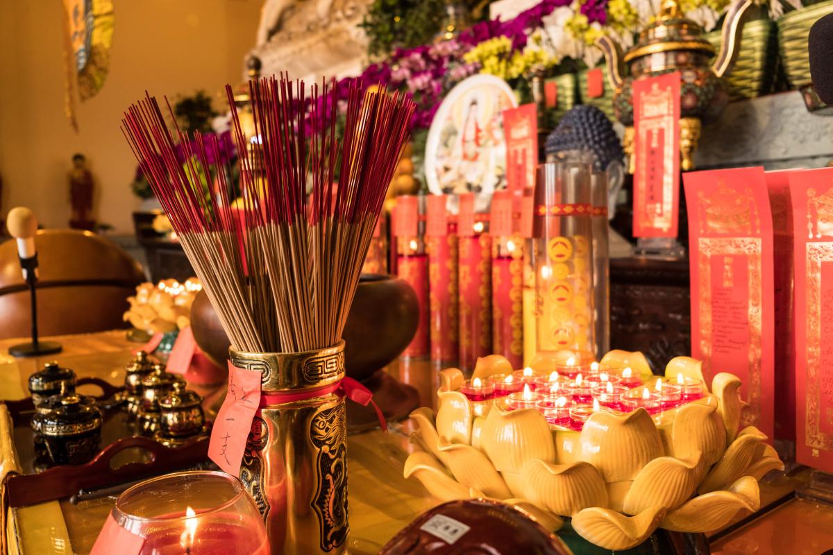 Cách Bố Trí Bàn Thờ Trong Nhà Hợp Phong Thủy, Hút Tài Lộc Và Bình An Cách Bố Trí Bàn Thờ Trong Nhà Hợp Phong Thủy, Hút Tài Lộc Và Bình An