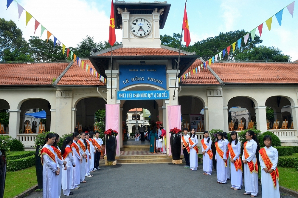 bước chân phong thủy trường chuyên lê hồng phong