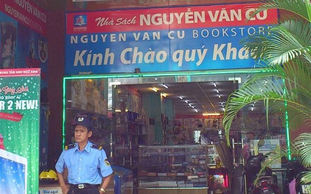 Từ Một Ki-Ốt Nhỏ Trở Thành Tỷ Phú Từ Những Trang Sách | Bước Chân Phong Thủy Sài Gòn